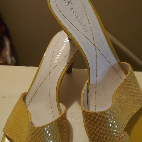 Shoes - Picture 2 of 6